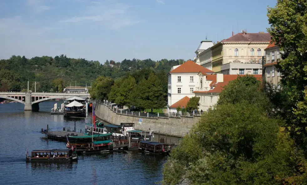 Na autostradach Czech: Możliwości podróży i atrakcje turystyczne.